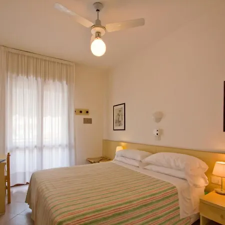 Отель Desiree Линьяно-Саббьядоро